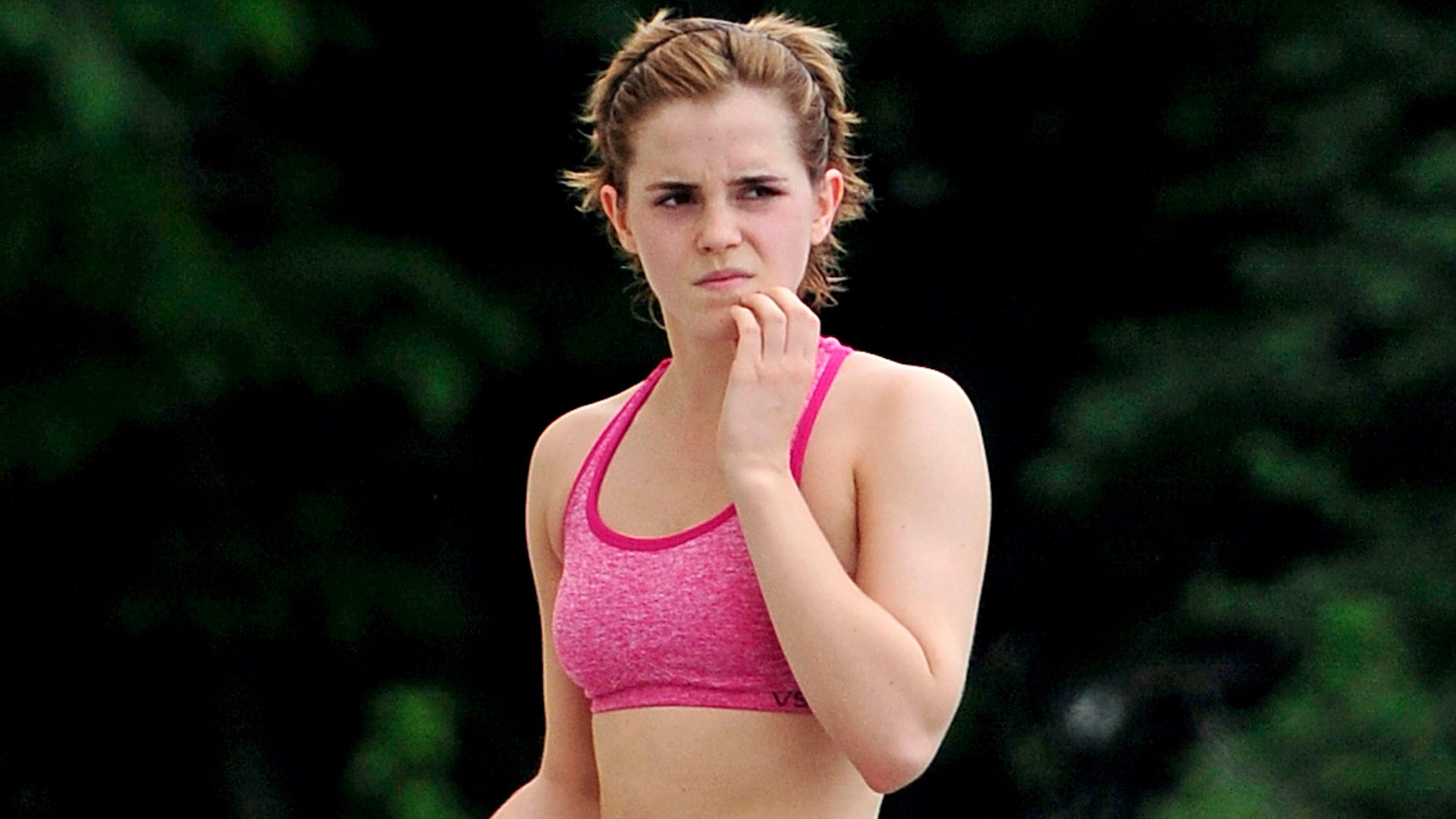 Sexy Look Of Emma Watson In Sports Bra Photo - Emma Watson Belly Ring , HD Wallpaper & Backgrounds