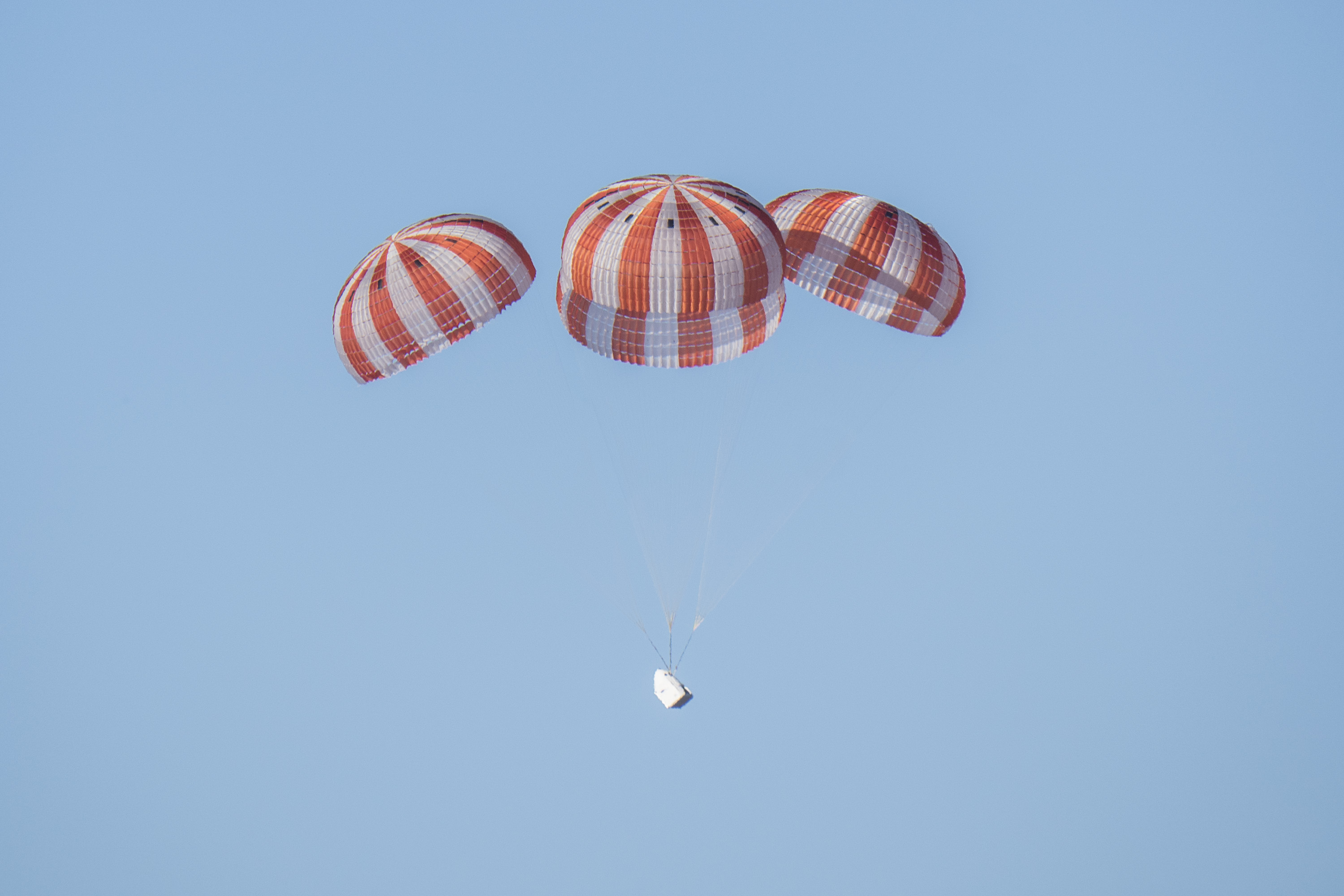 Spacex's Crew Dragon Now Has To Prove It Can Come Back - Spacex Crew Dragon Parachute , HD Wallpaper & Backgrounds