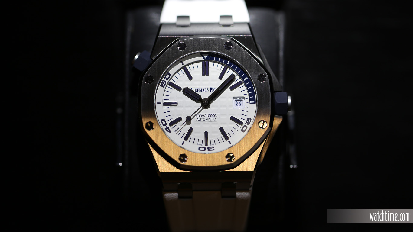 Royal Oak Offshore Diver, White - Analog Watch , HD Wallpaper & Backgrounds