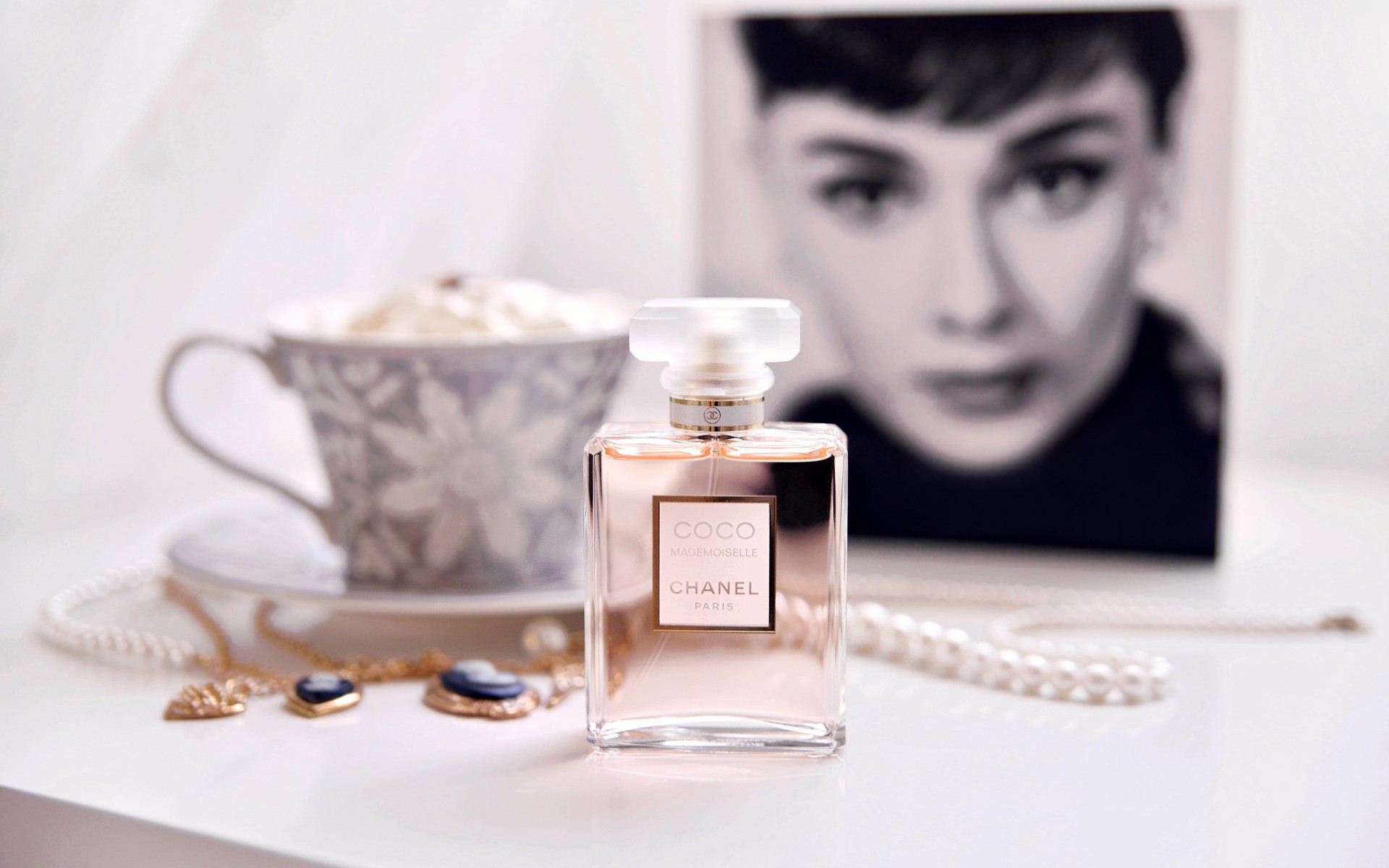 Coco Chanel Perfume - Chanel Perfume , HD Wallpaper & Backgrounds