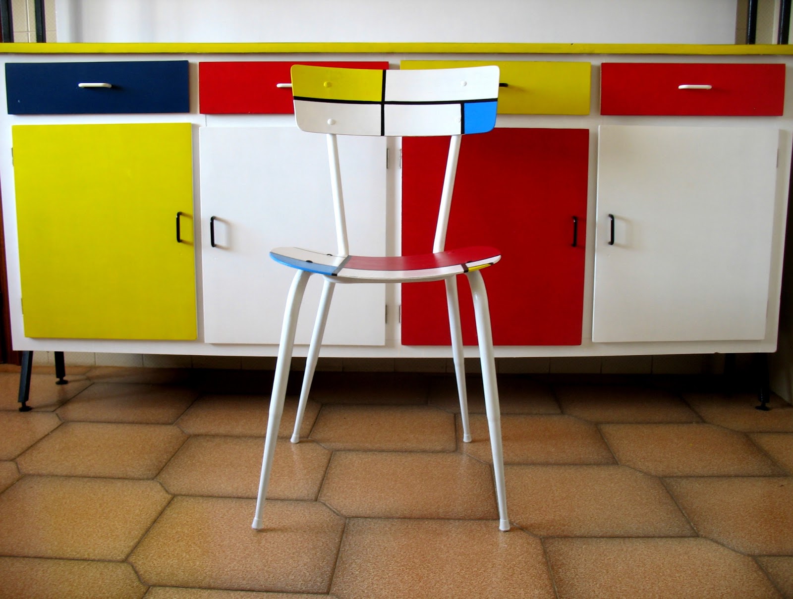 “mondrian” Furniture - Piet Mondrian Inspired Furniture , HD Wallpaper & Backgrounds