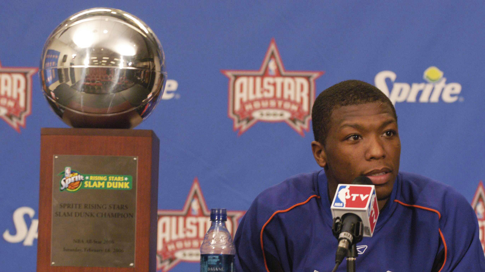 10 Years Ago, Nate Robinson Made The Dunk Contest A - News Conference , HD Wallpaper & Backgrounds