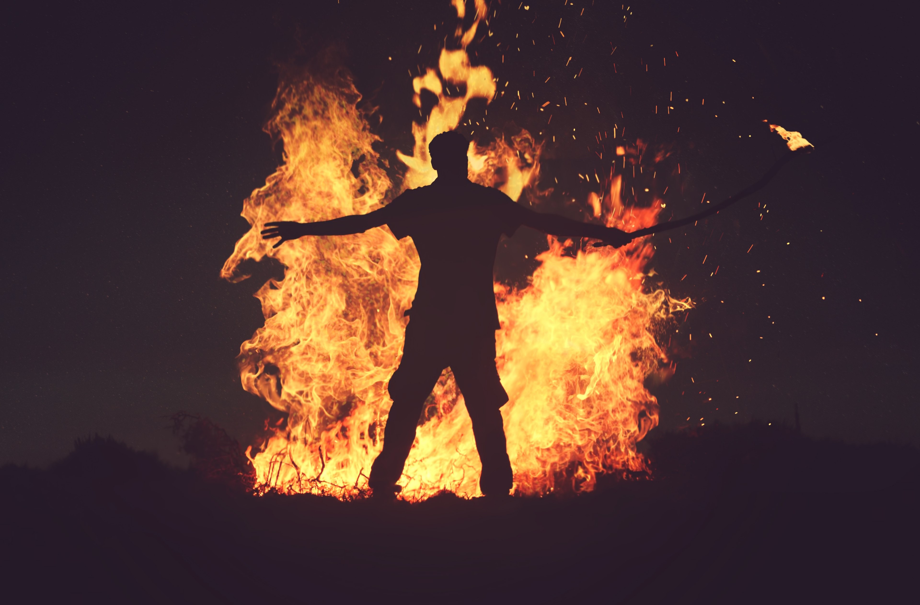 #3840x2524 A Silhouette Of A Man Holding A Burning - Burning Man , HD Wallpaper & Backgrounds