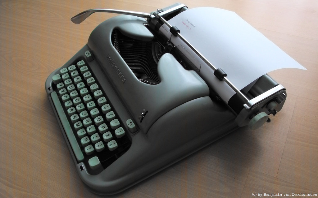 Old Typewriter Wallpaper - Telephone , HD Wallpaper & Backgrounds