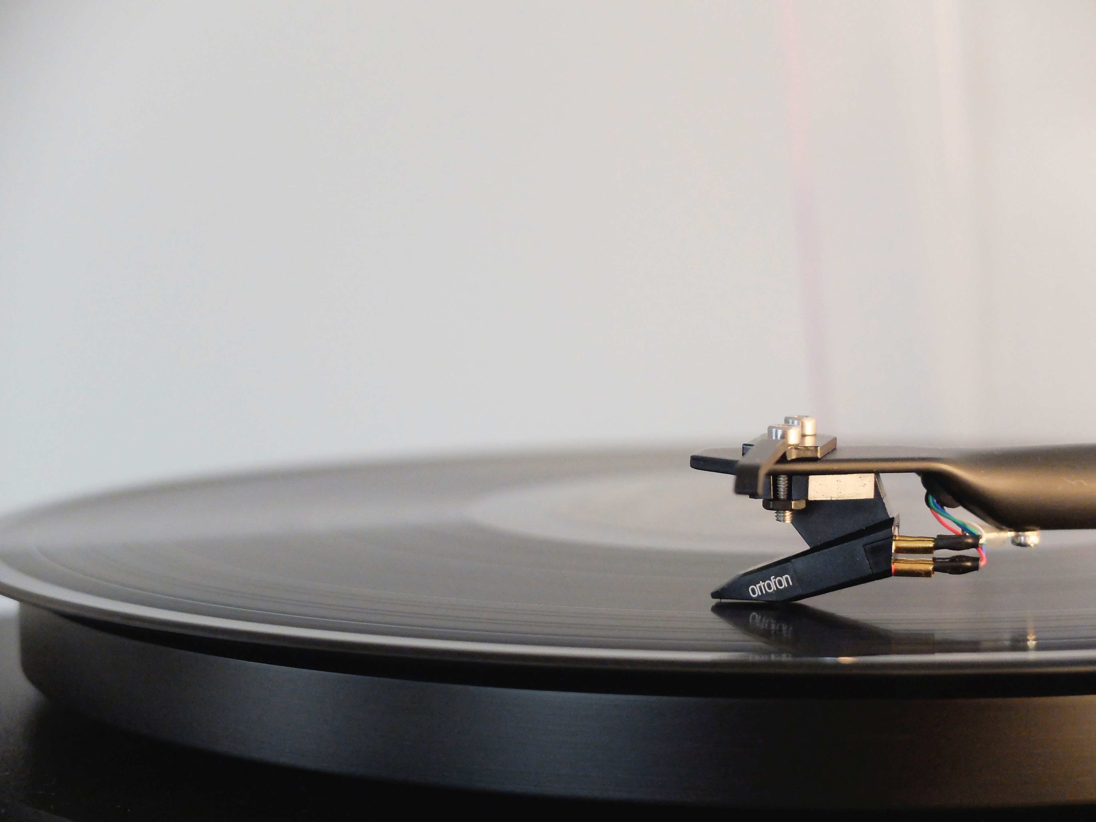 #3840x2880 Vinyl Record Player Lp And Turntable Hd - Vinyl Player Photography , HD Wallpaper & Backgrounds