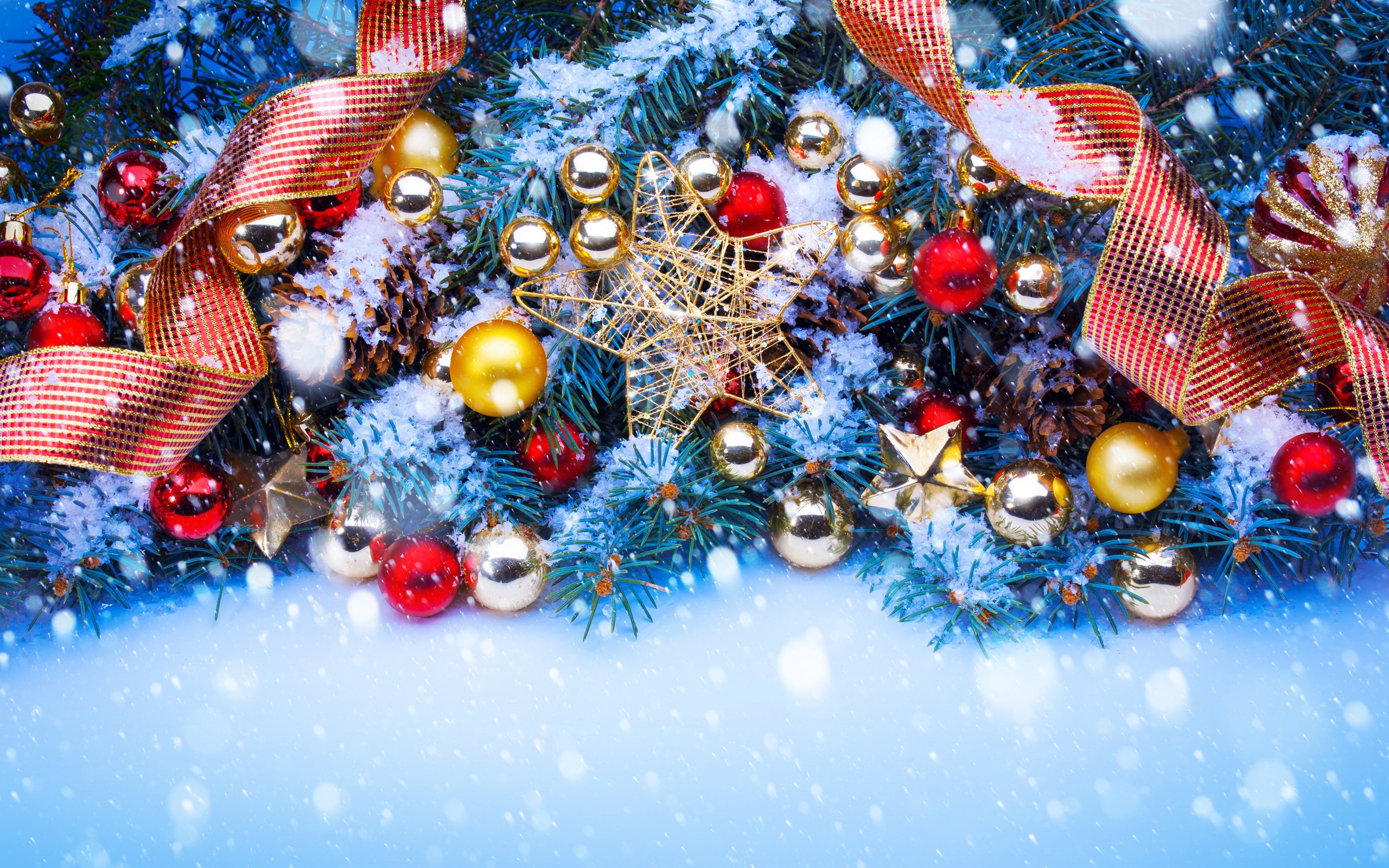 Snow, Christmas Ornaments, Ribbon, Pine Trees - Christmas Ornaments , HD Wallpaper & Backgrounds