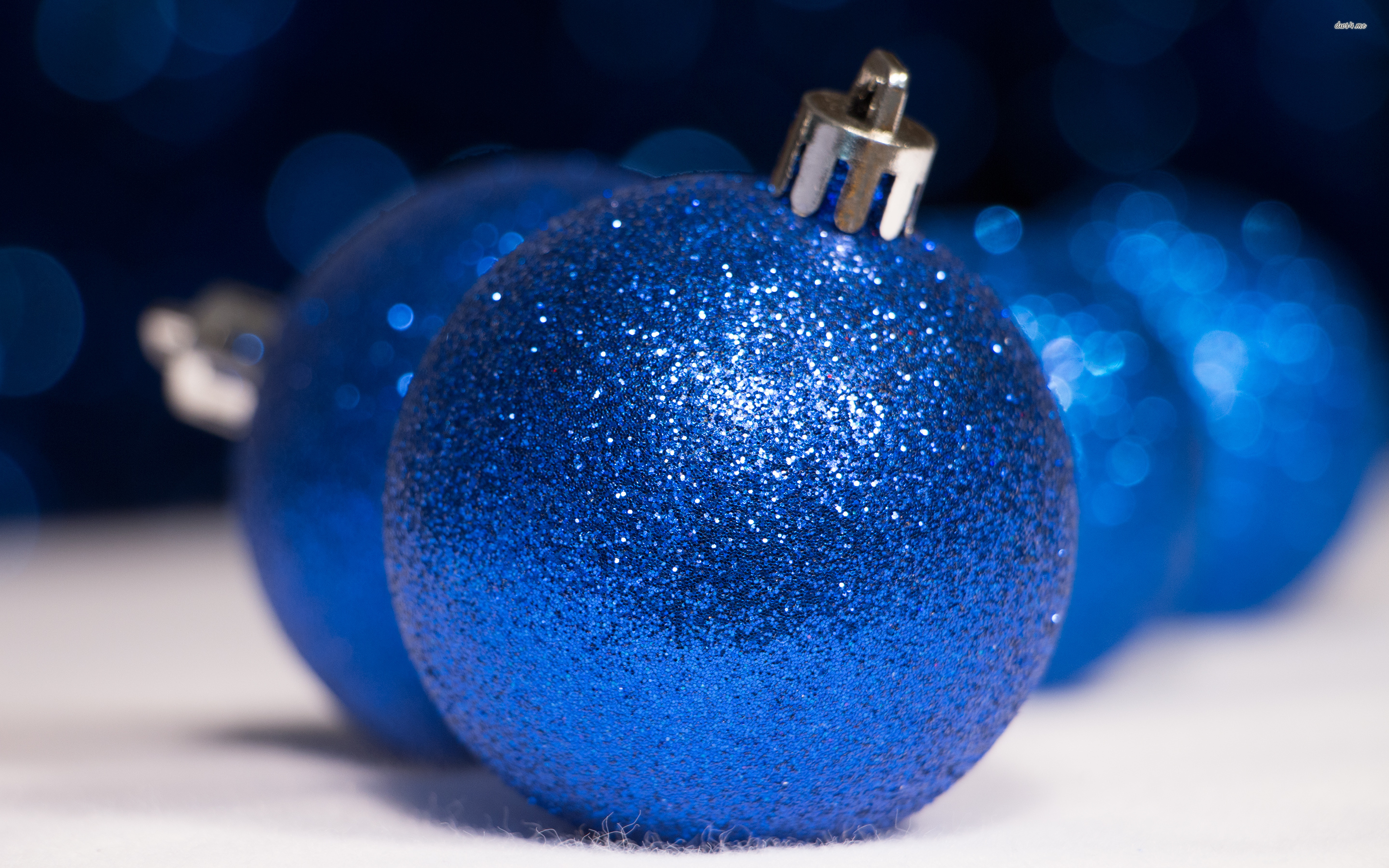 Sparkly Blue Christmas Ornaments Wallpaper , HD Wallpaper & Backgrounds