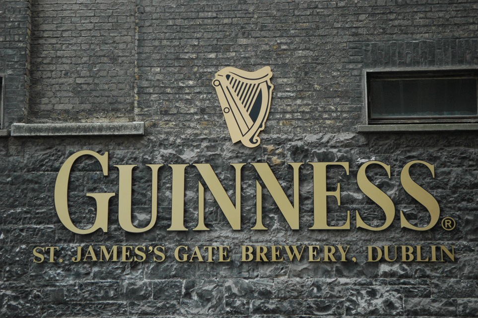 Guinness Storehouse And Brewery Logo At Entrance Gate - St. James's Gate Brewery , HD Wallpaper & Backgrounds