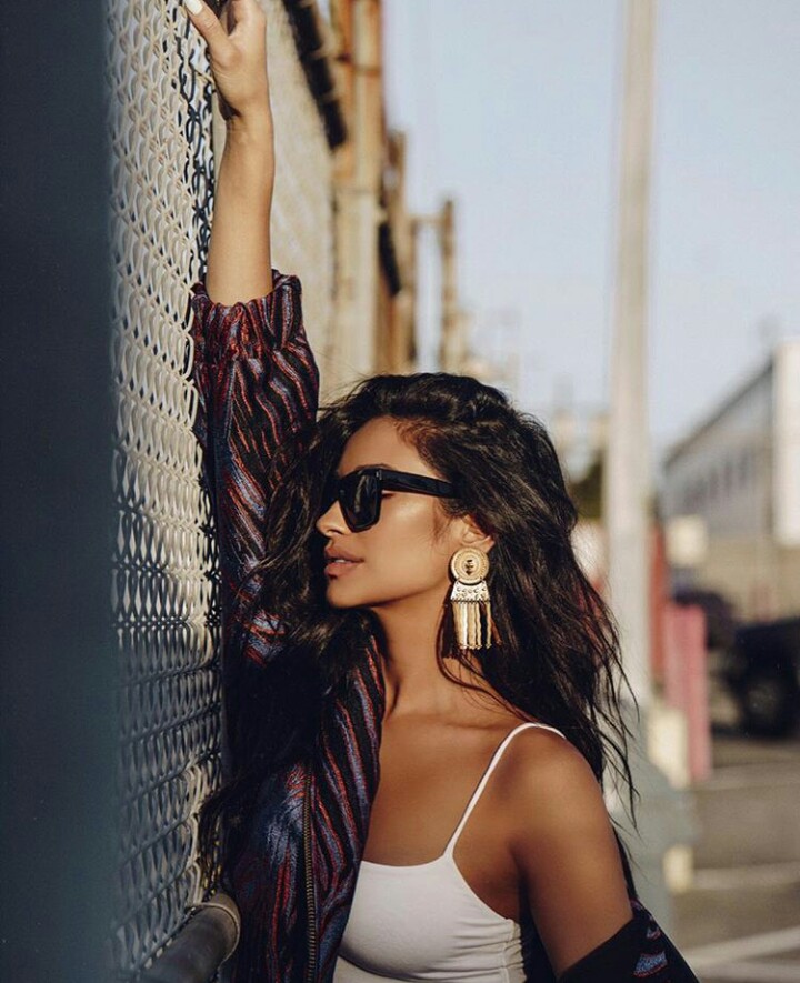 Shay Mitchell - Shay Mitchell Background Phone , HD Wallpaper & Backgrounds