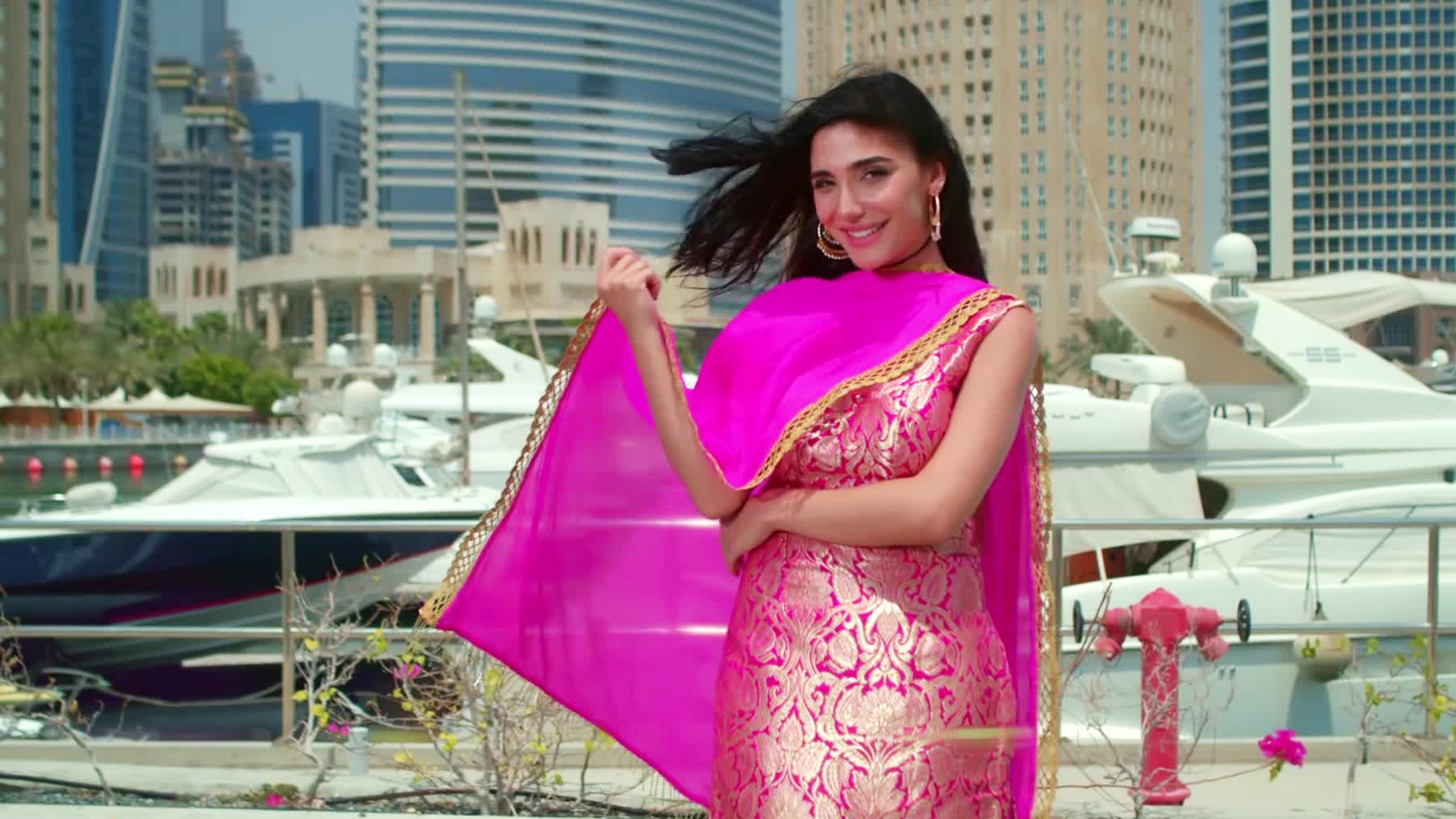 Suit Punjabi Song Model Hola Halina Hd Desktop Wallpaper - Suit Punjabi Song Download , HD Wallpaper & Backgrounds