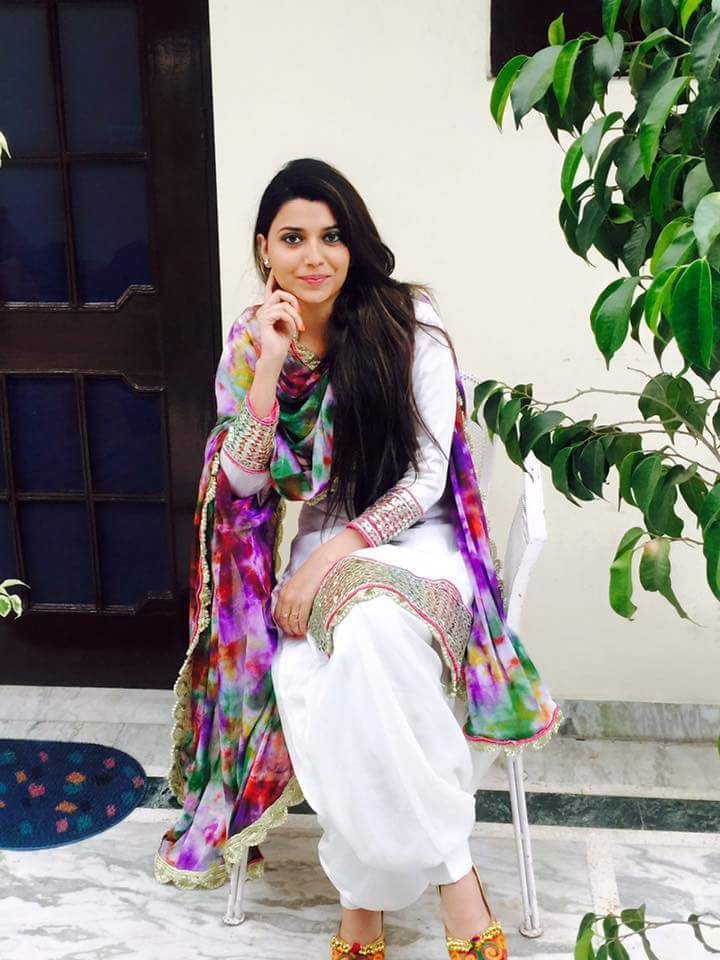 Punjabi Girl Hd Wallpaper In Suit Djiwallpaper Co - Full Hd Nimrat Khaira , HD Wallpaper & Backgrounds