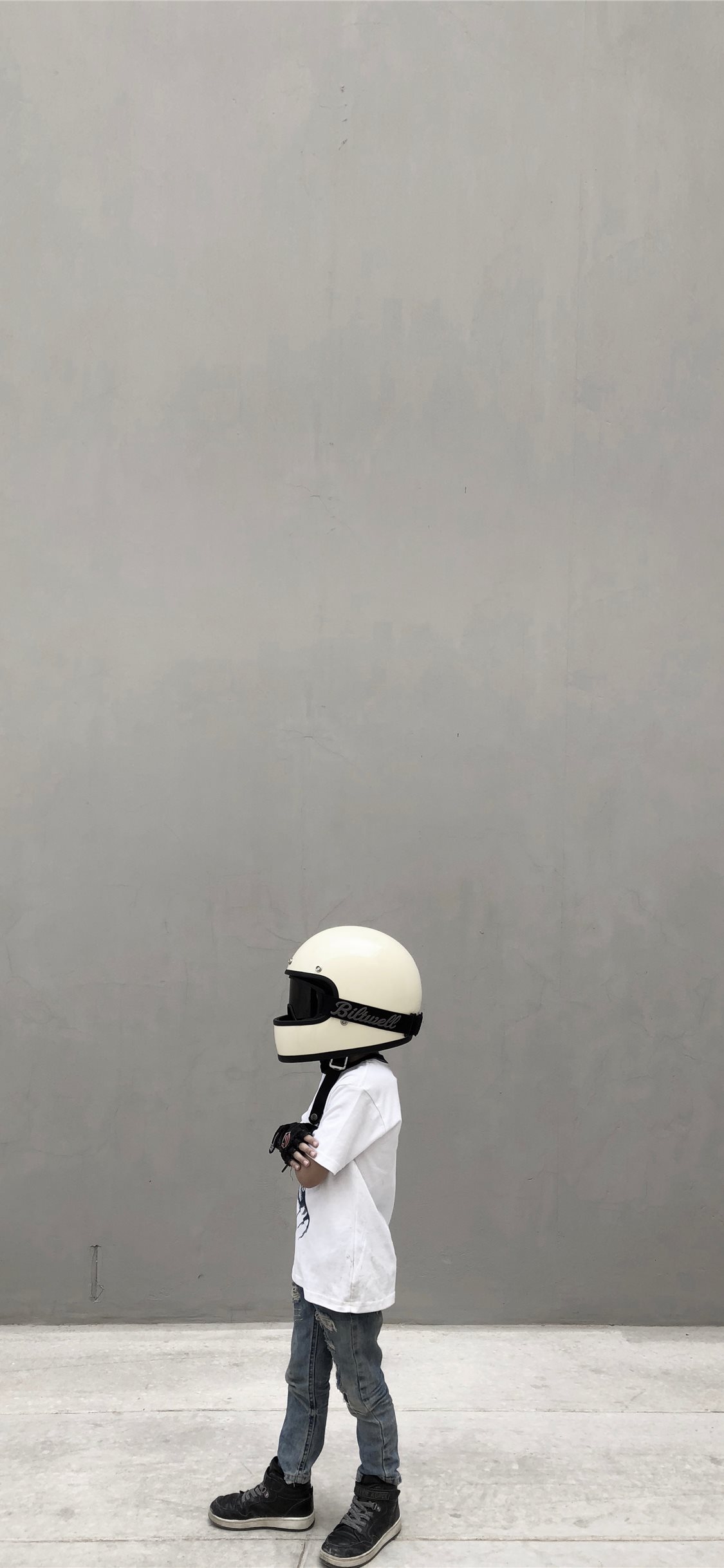 Helmet Boy Iphone 8 Wallpaper - Wallpaper , HD Wallpaper & Backgrounds