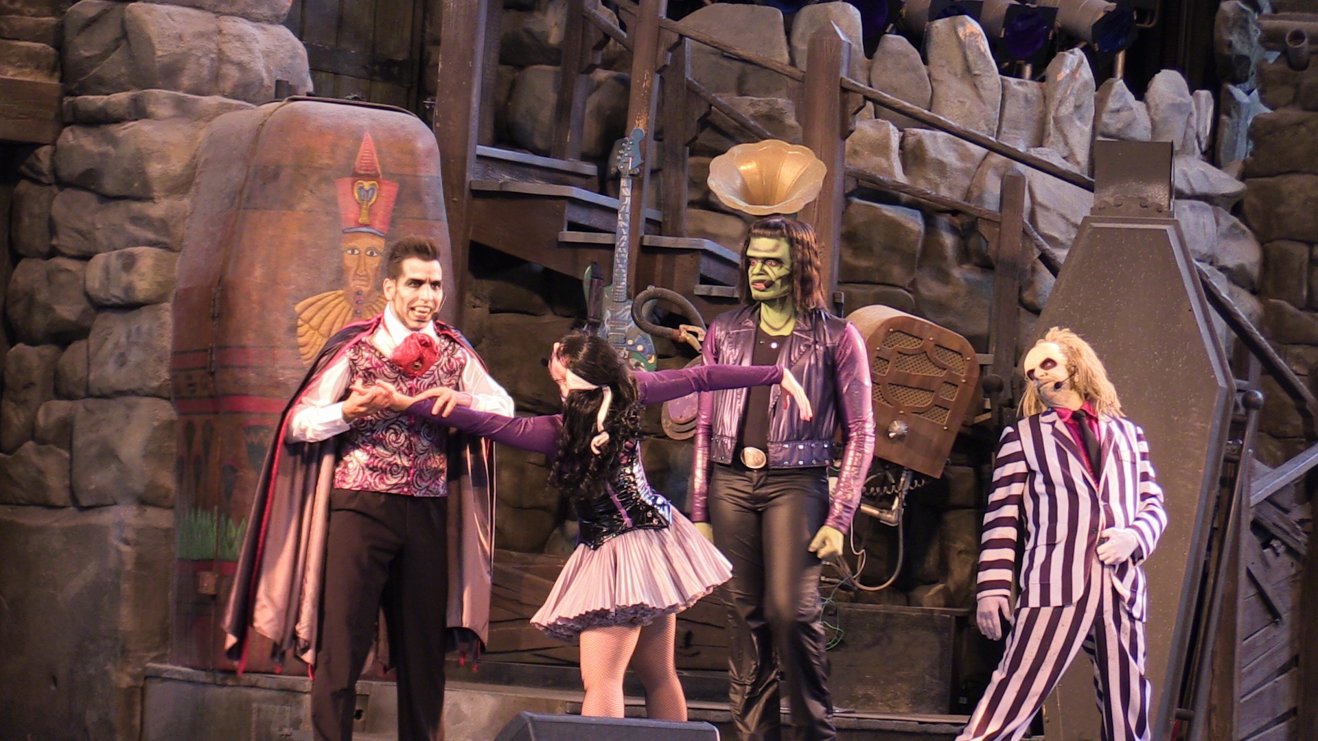 Beetlejuice Backgrounds On Wallpapers Vista - Long Is Beetlejuice The Musical , HD Wallpaper & Backgrounds