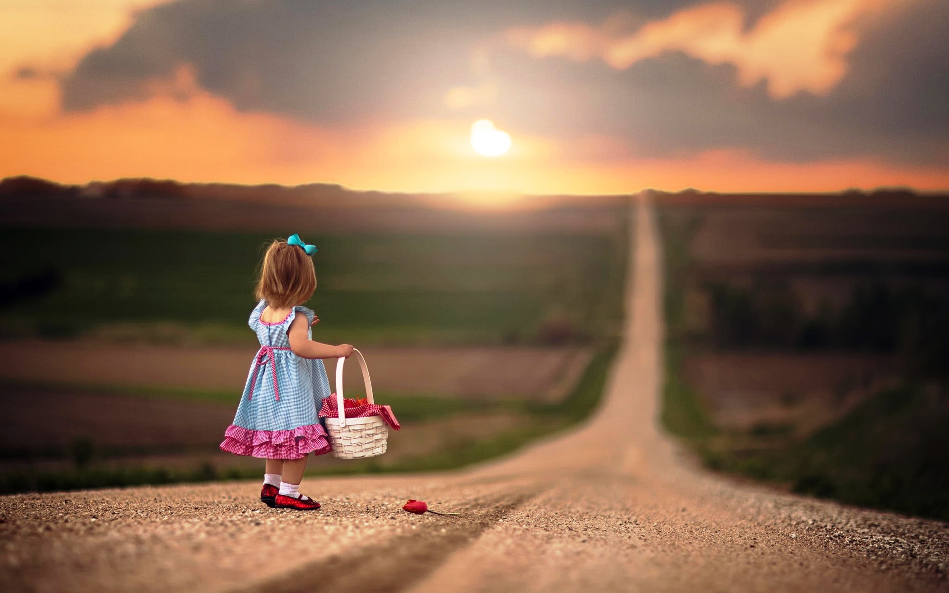 Latest Wallpaper Hd Very Small Girl On The Lonely Road Lonely