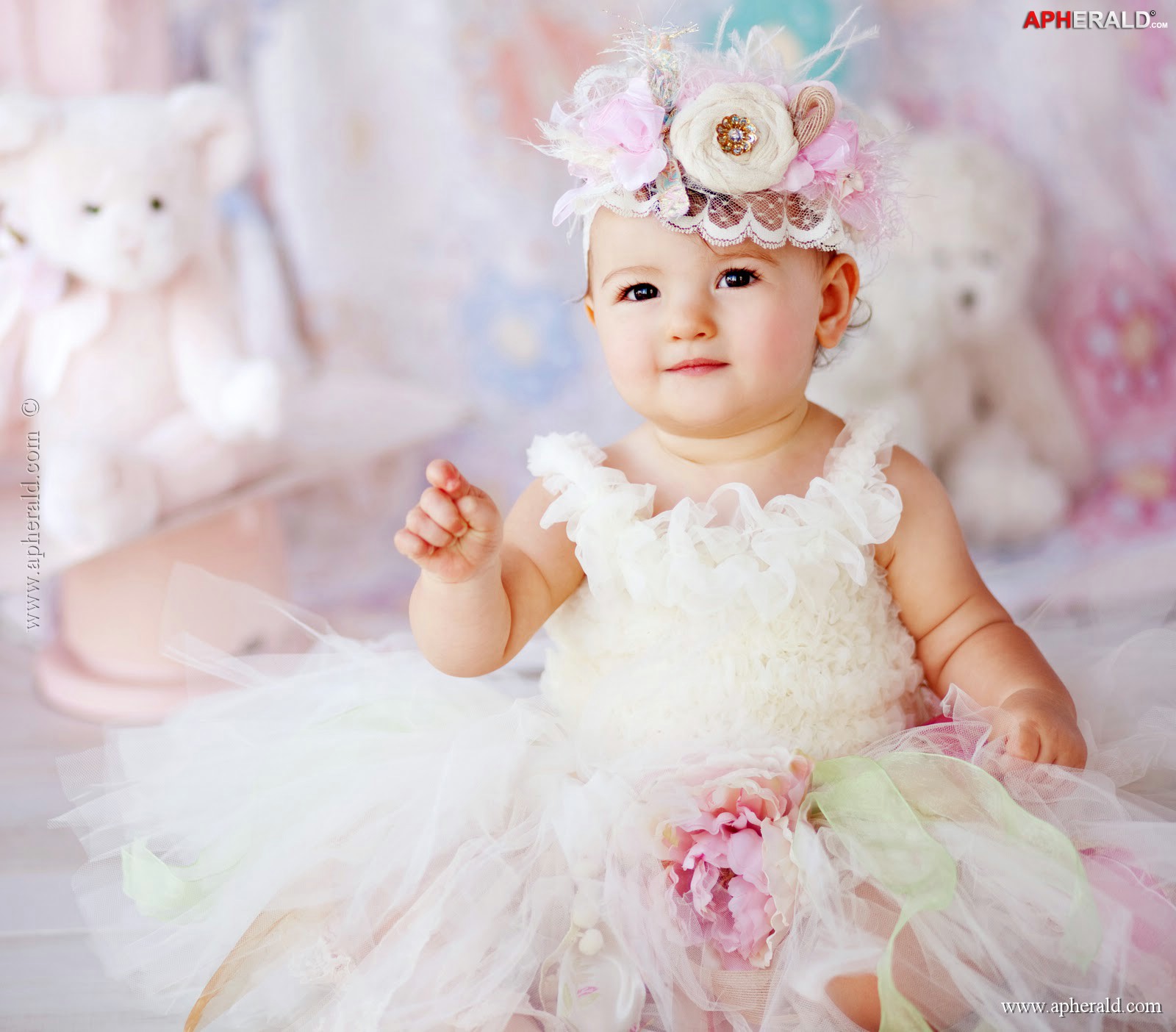 Baby Wallpaper And Background Image - Lovely Baby Girls , HD Wallpaper & Backgrounds