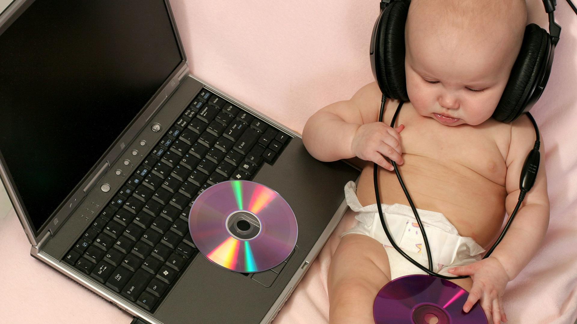 Baby Wallpaper Free Download - Very Funny Wallpaper Download , HD Wallpaper & Backgrounds