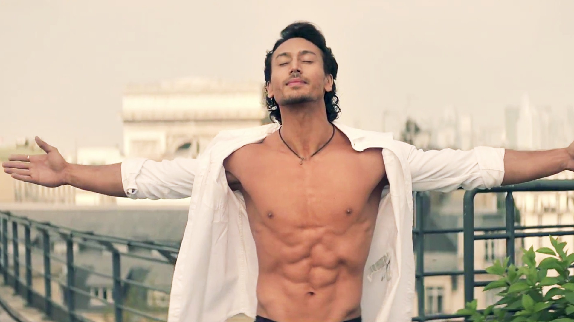 Tiger Shroff Body Abs Wallpaper - Hd Wallpaper Tiger Shroff , HD Wallpaper & Backgrounds