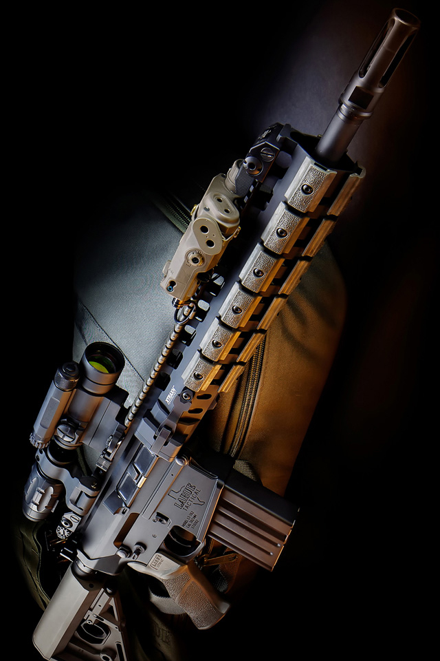 Iphone 4/4s - Cool Weapon Wallpapers For Iphone , HD Wallpaper & Backgrounds