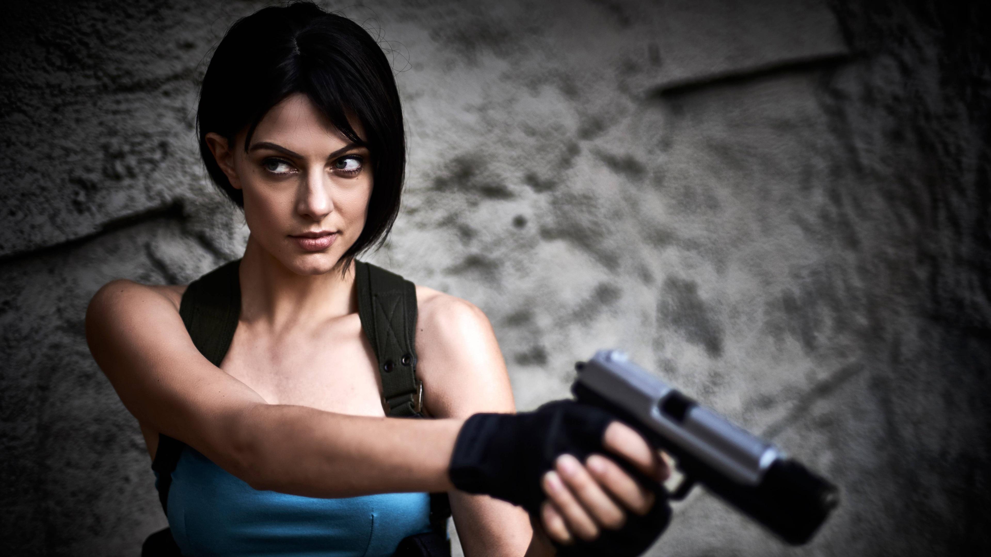 Girl With Gun Wallpaper - Jill Valentine Cosplay Julia Voth , HD Wallpaper & Backgrounds