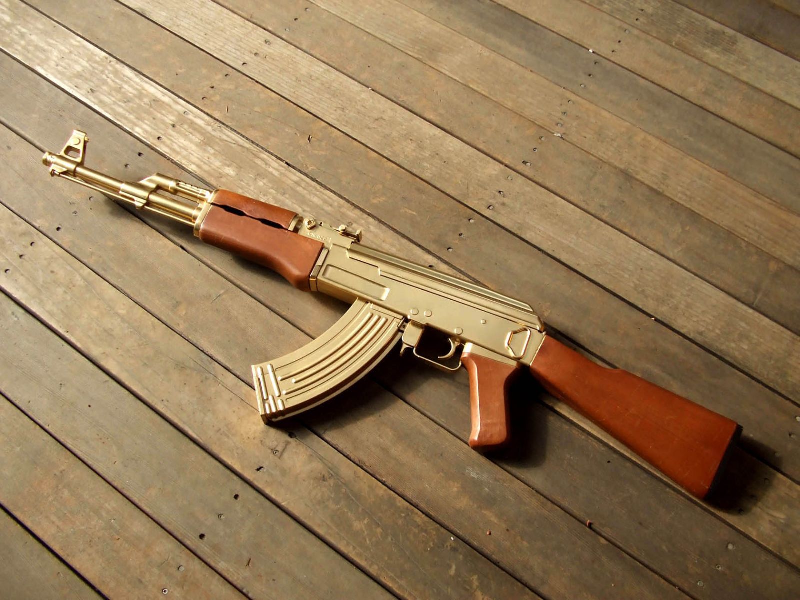 Gun Wallpaper Hd For Desktop - Gold Ak 47 , HD Wallpaper & Backgrounds