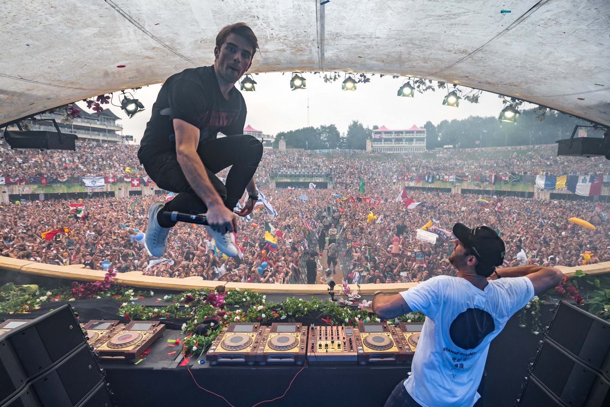 Tomorrowland 2016 Laser Show Hd Wallpapers - Tomorrowland Belgium 2016 The Chainsmokers , HD Wallpaper & Backgrounds