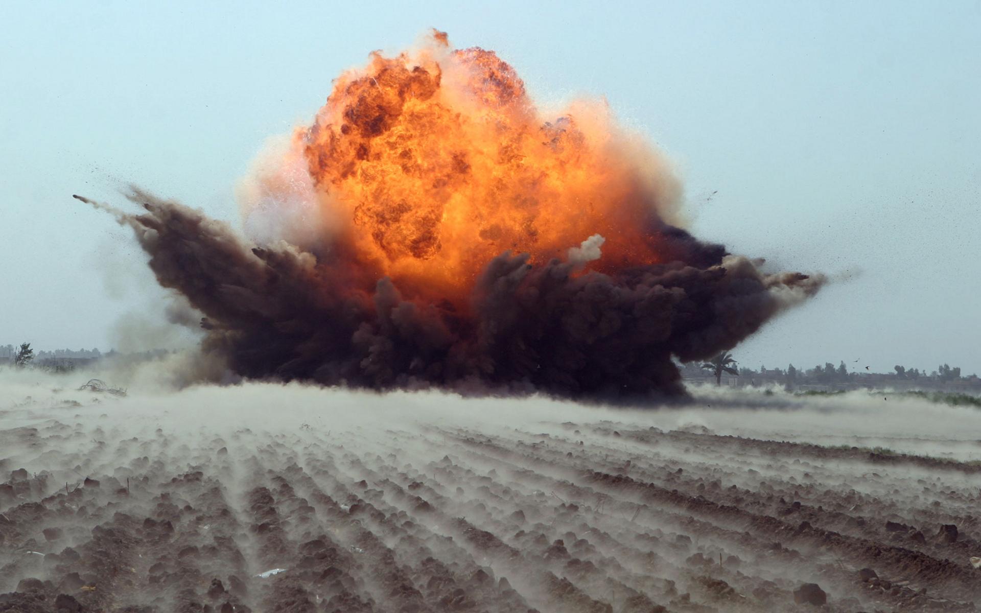 Bomb Blast Wallpaper - Military Explosion , HD Wallpaper & Backgrounds