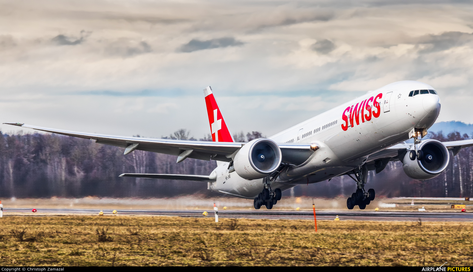 Swiss Boeing 777 300er Hb Jnb - 777 300er , HD Wallpaper & Backgrounds