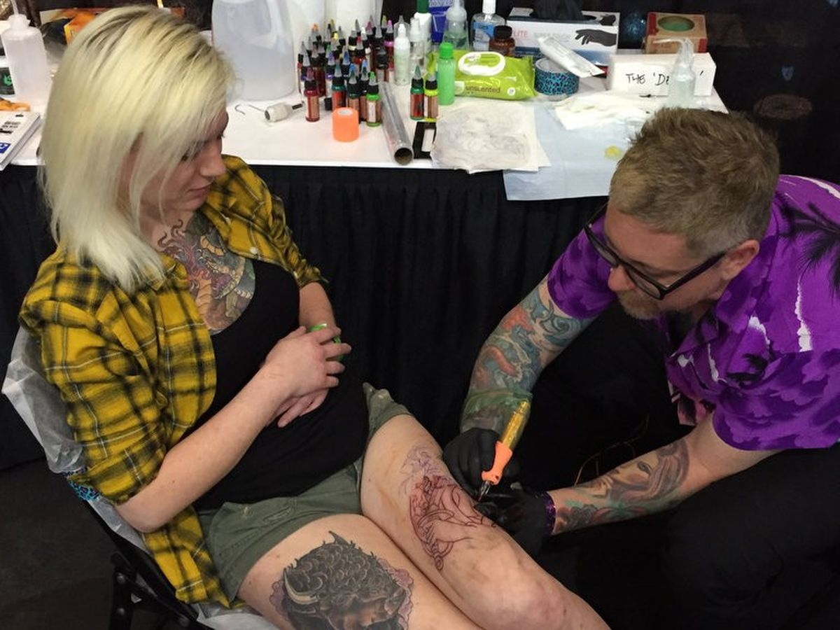 Beautiful Skindustry Tattoo Expo Is Back In Bethlehem - Sitting , HD Wallpaper & Backgrounds