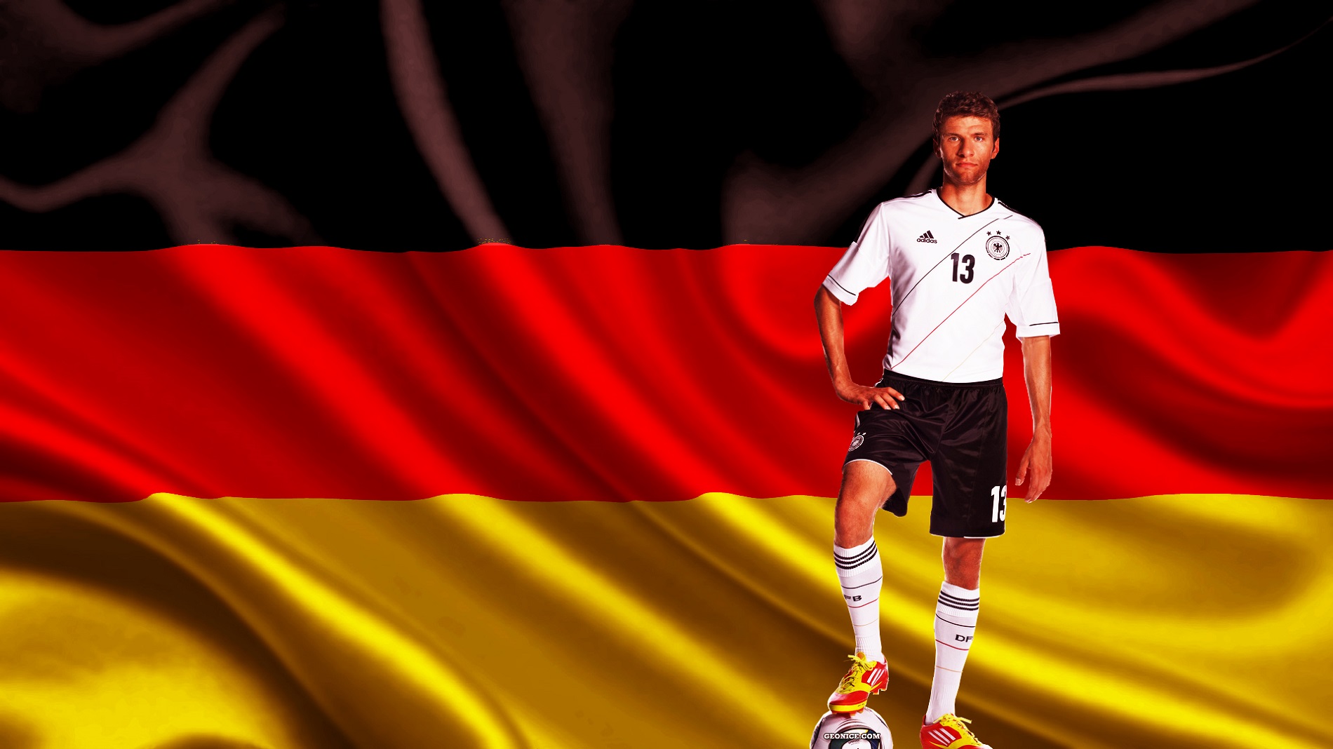 Thomas Muller With German Flag Awesome Hd Cool Wallpapers - Thomas Muller Hd , HD Wallpaper & Backgrounds