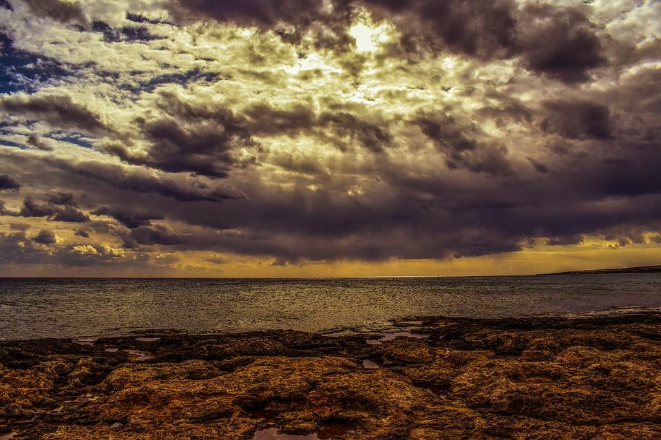 Beach, Rocky, Sky, Clouds, Stormy, Sea - Stormy Sky Landscape , HD Wallpaper & Backgrounds