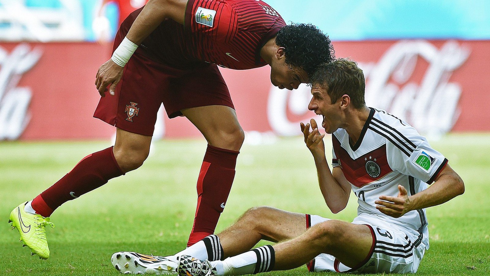 Portugal Vs Thomas Muller Pepe Germany World Cup 2014 - Thomas Muller And Ronaldo , HD Wallpaper & Backgrounds