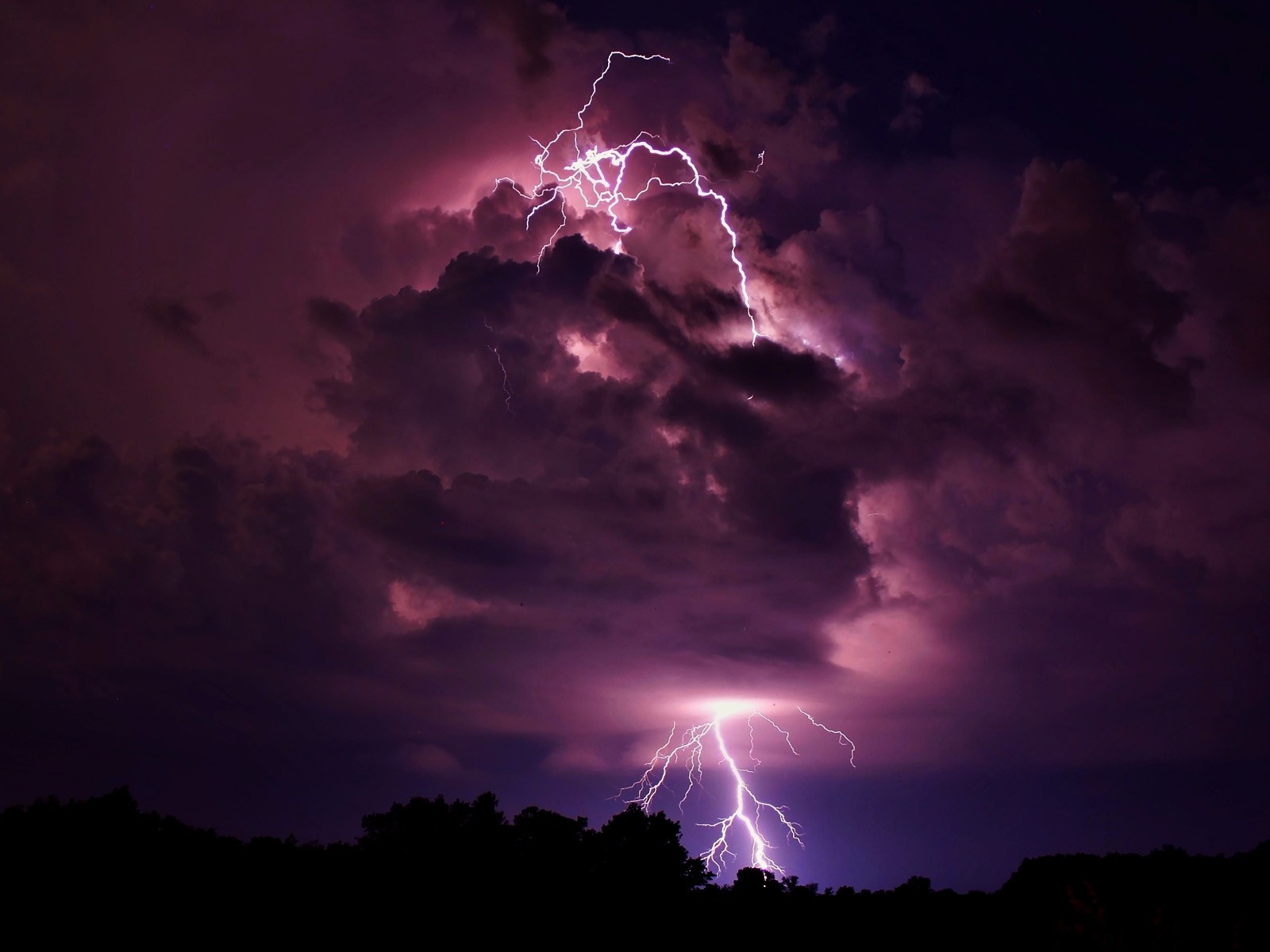Storm Clouds Lightning - Storm Clouds With Lightning , HD Wallpaper & Backgrounds
