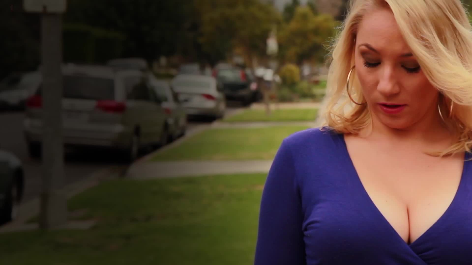 Thick Milf Boobies Gif (#1520863) - HD Wallpaper & Backgrounds Download