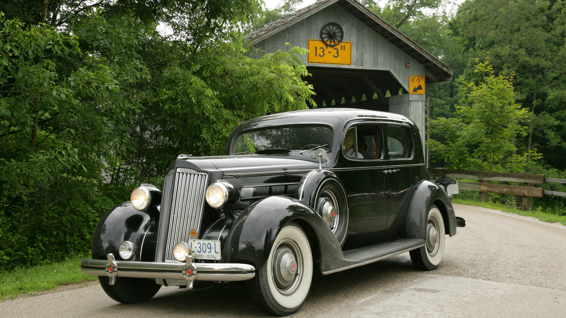 Black Classic Car Wallpapers 40 Background - Old School Car 1920 , HD Wallpaper & Backgrounds