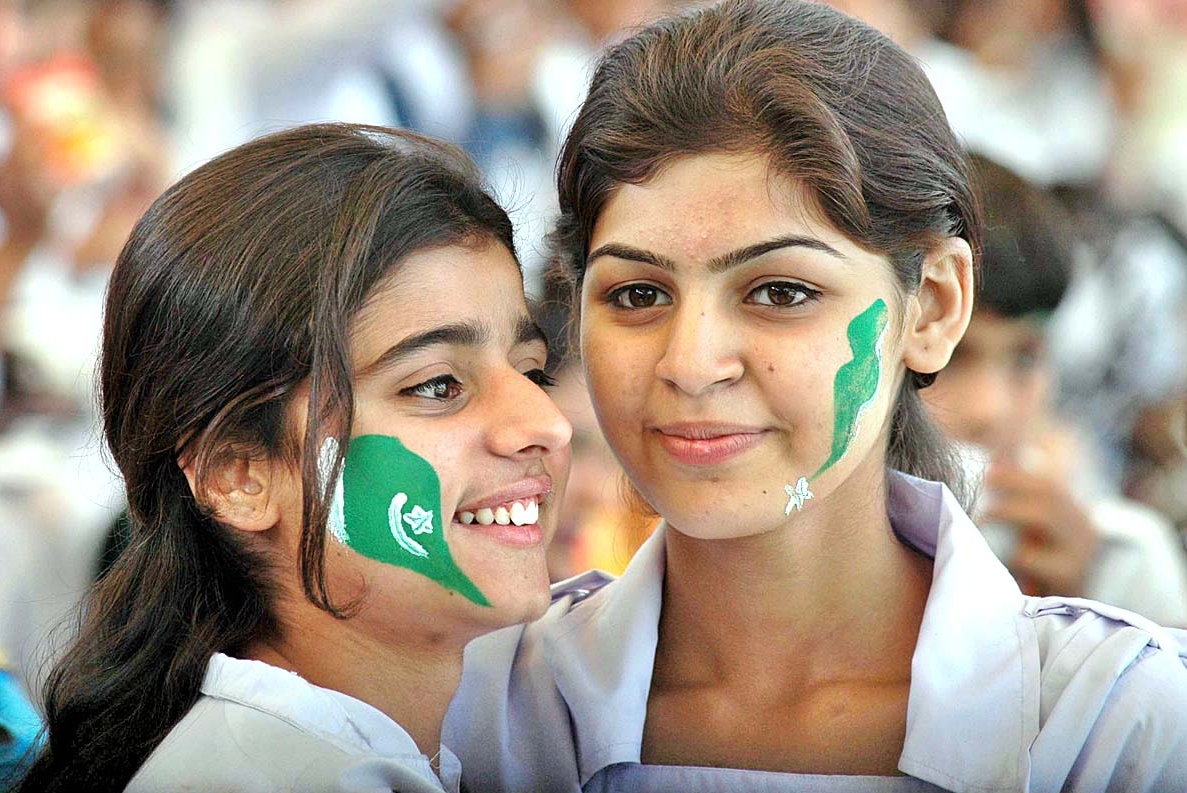 Pakistani People - Pakistan Cricket Fans Girls , HD Wallpaper & Backgrounds