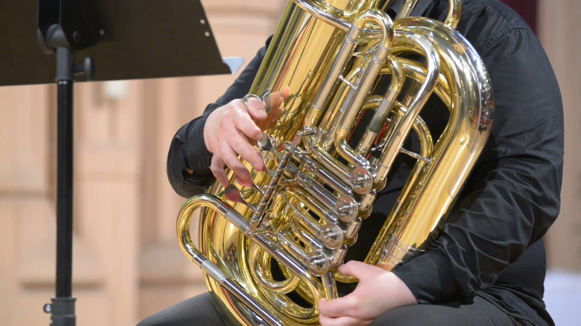 Tuba Player Plays The Tuba, Close-up, Blurred Defocused - Horn , HD Wallpaper & Backgrounds