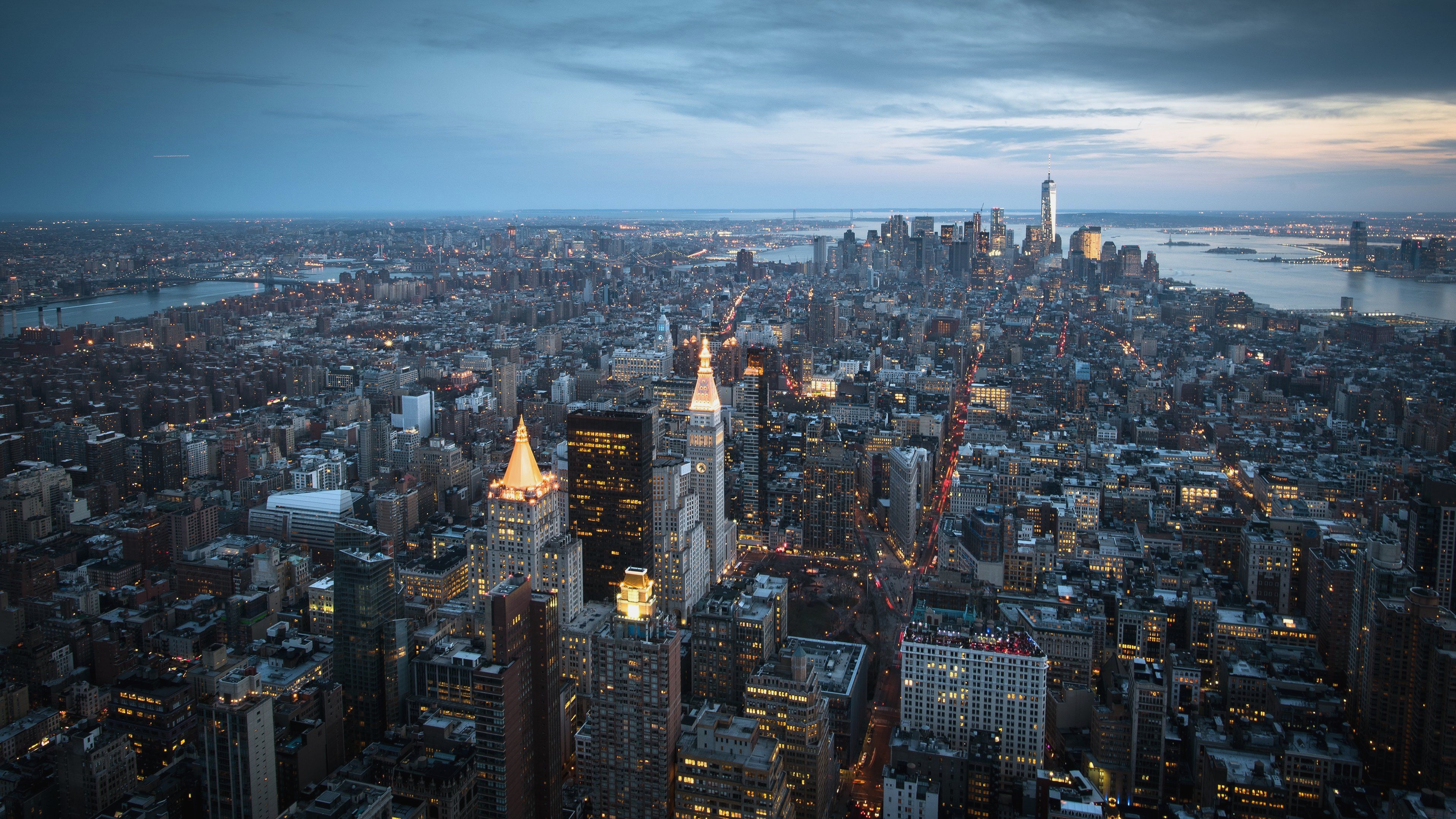 Looking At Manhattan From Empire State Building Wallpapers - 4k Wallpapers Manhattan , HD Wallpaper & Backgrounds