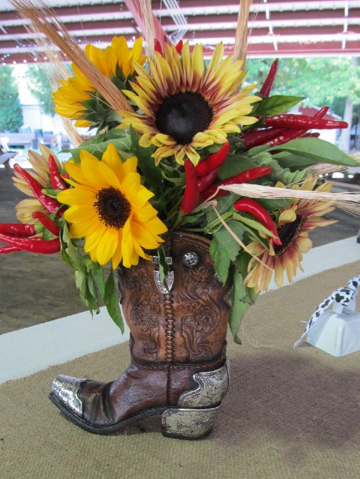 Cowboy Boots With Flowers Cowboy Boot Flower Cowboy - Arrangement In A Cowboy Boot , HD Wallpaper & Backgrounds