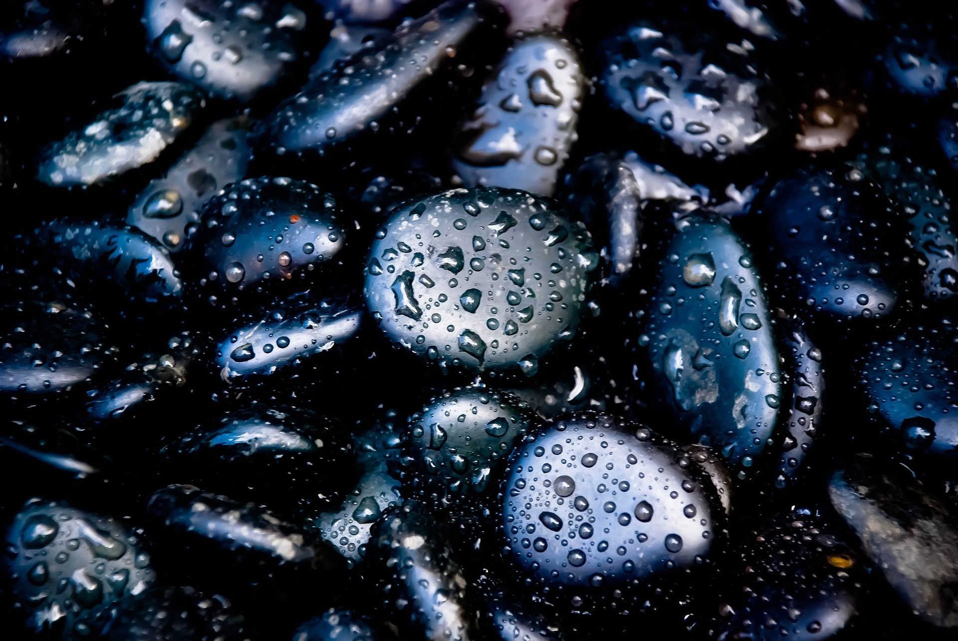 Regen Wallpaper - Black Pebbles (#1536469) - HD Wallpaper & Backgrounds