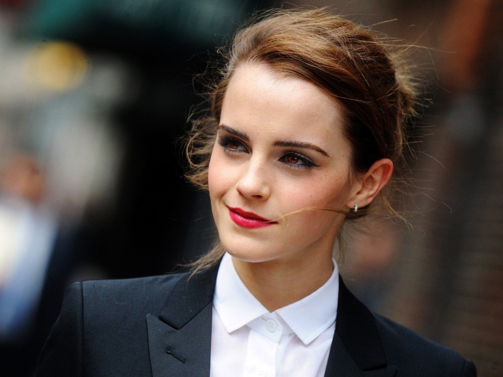 Emma Watson Hot Wallpaper - Emma Watson , HD Wallpaper & Backgrounds