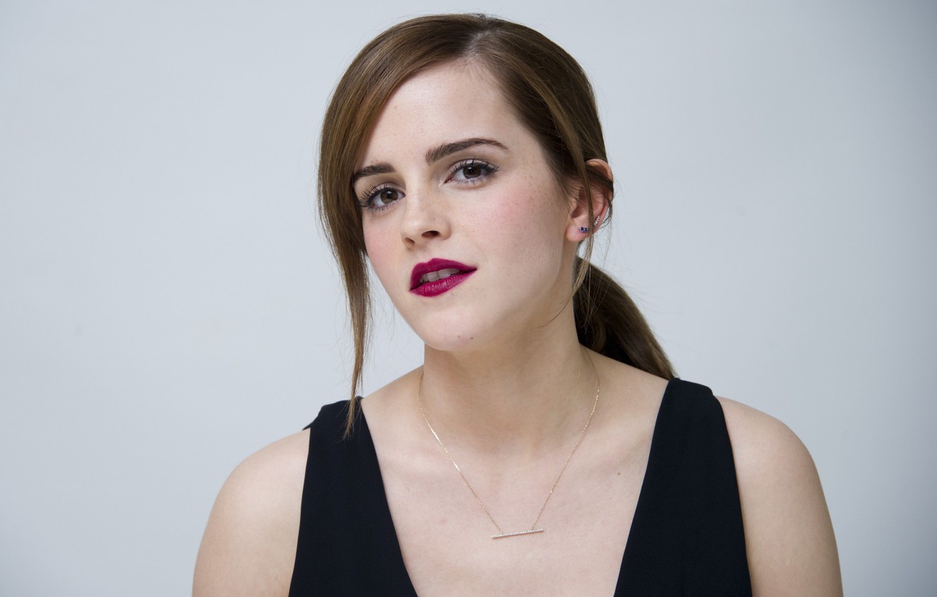 Photo Wallpaper Model, Actress, Beautiful, Emma Watson, - Model With Grey Background , HD Wallpaper & Backgrounds