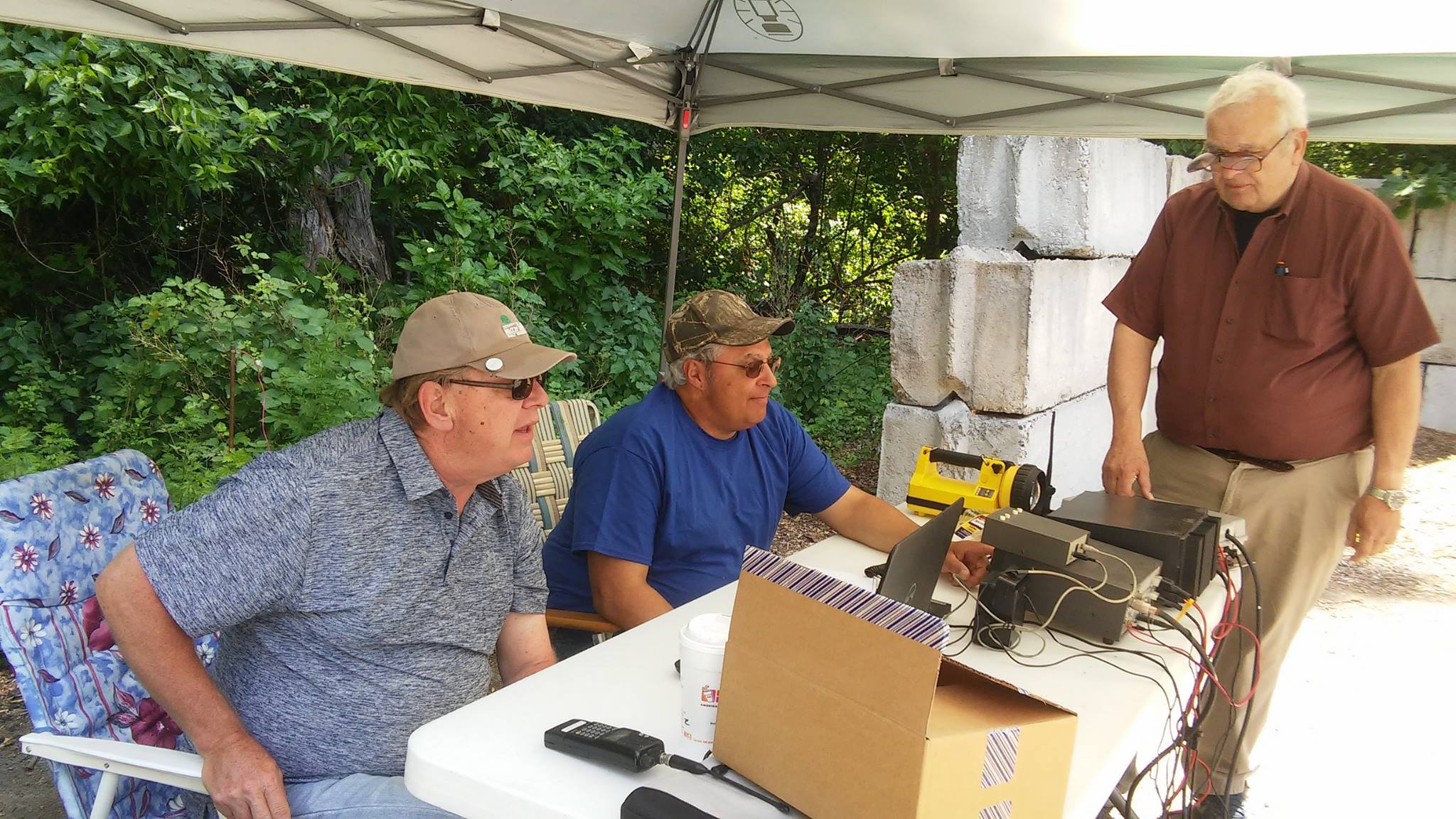 Local Ham Radio Operators Gather For Communications - Table , HD Wallpaper & Backgrounds