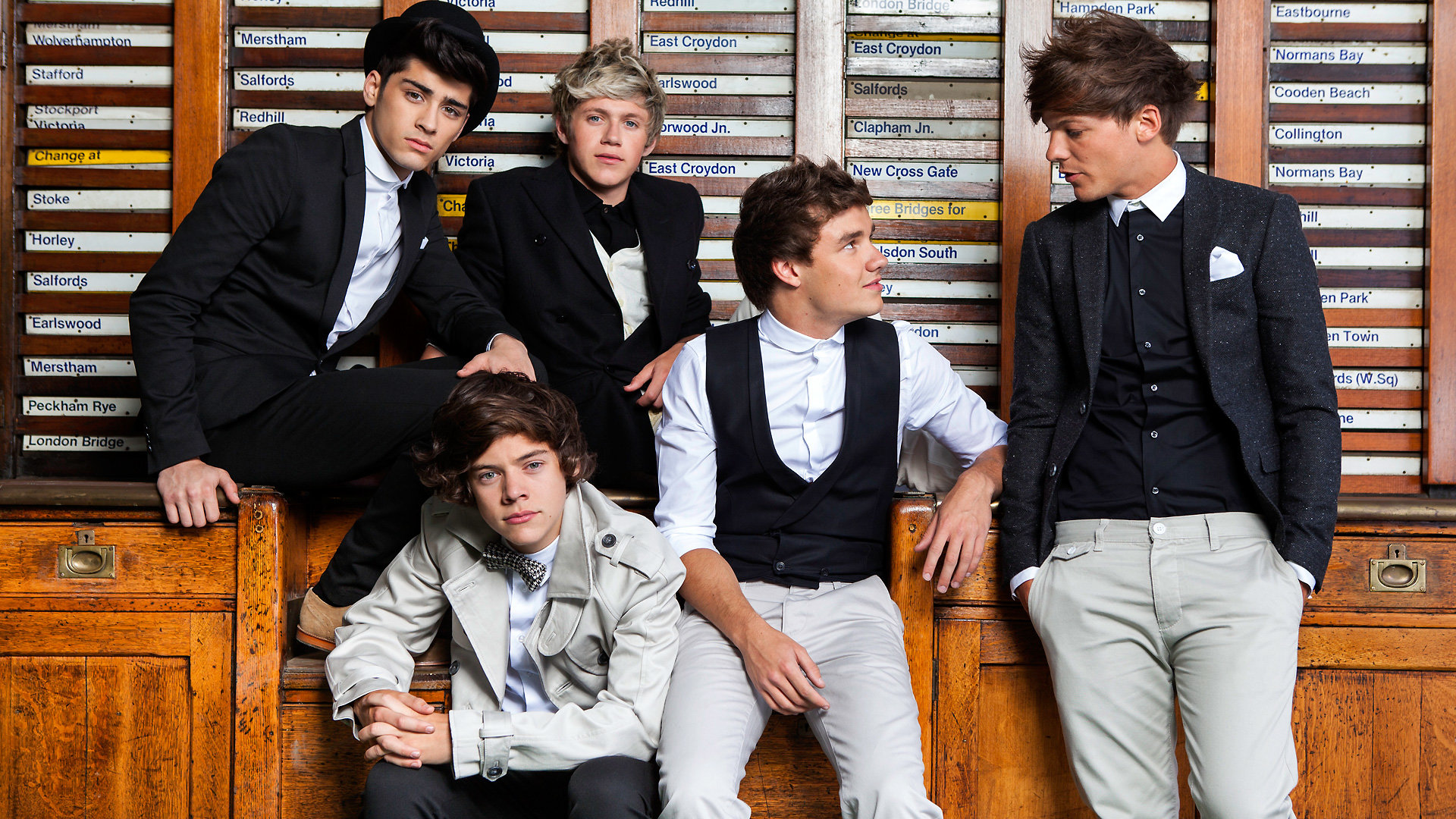 Awesome One Direction Free Wallpaper Id - One Direction Kiss You Album Cover , HD Wallpaper & Backgrounds