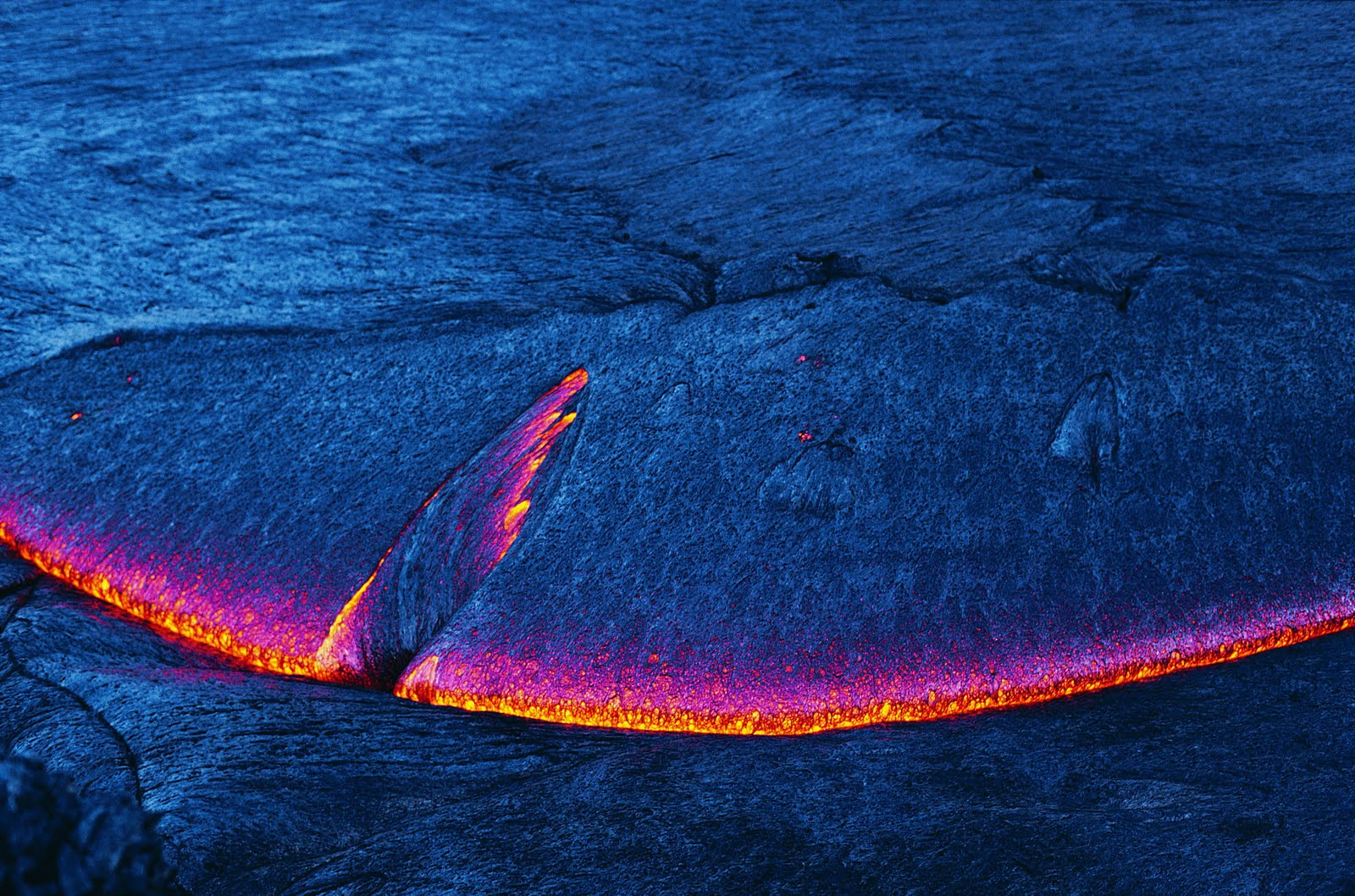 One Of The Amazing Wallpaper Volcano Eruption - Volcano Desktop , HD Wallpaper & Backgrounds