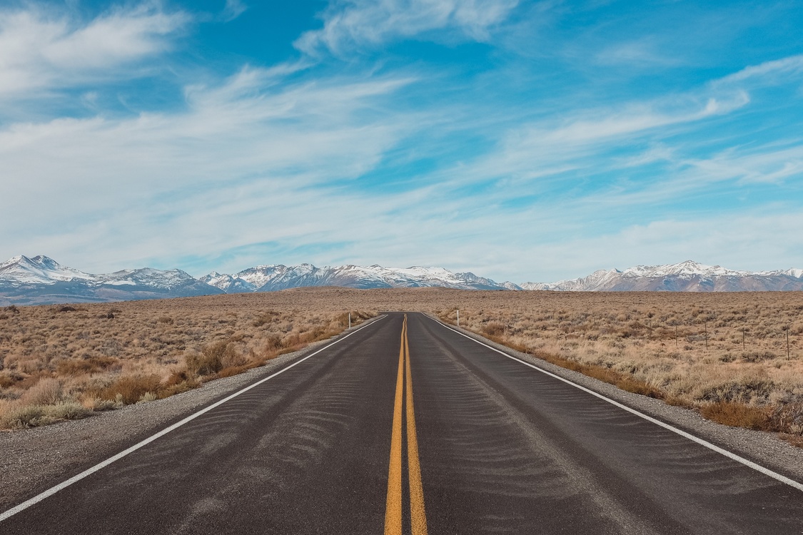 Road Desert Desktop Wallpaper Landscape Propzee - Long Road Into The Mountains , HD Wallpaper & Backgrounds
