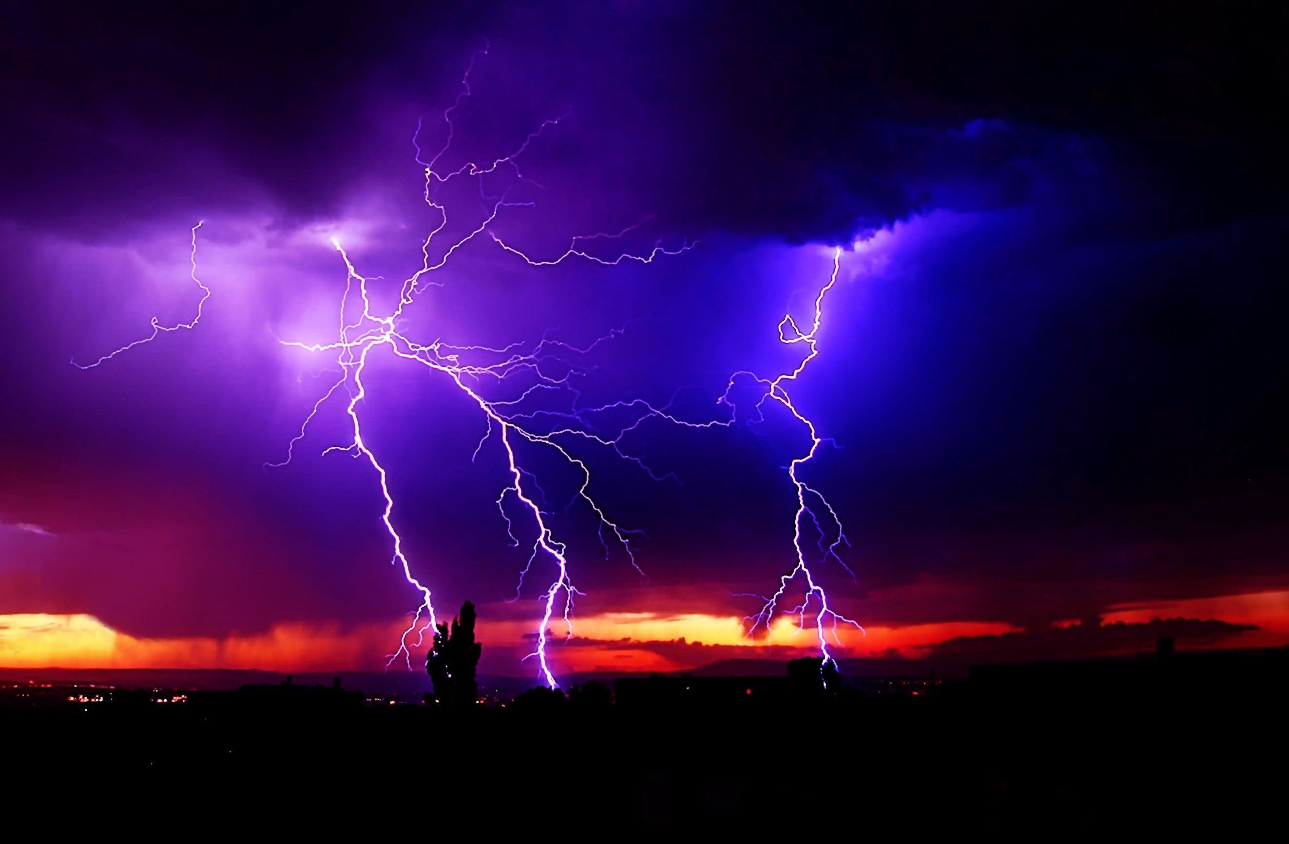 Free Hd Lightning Pictures Wallpapers - Thunder & Lightning , HD Wallpaper & Backgrounds