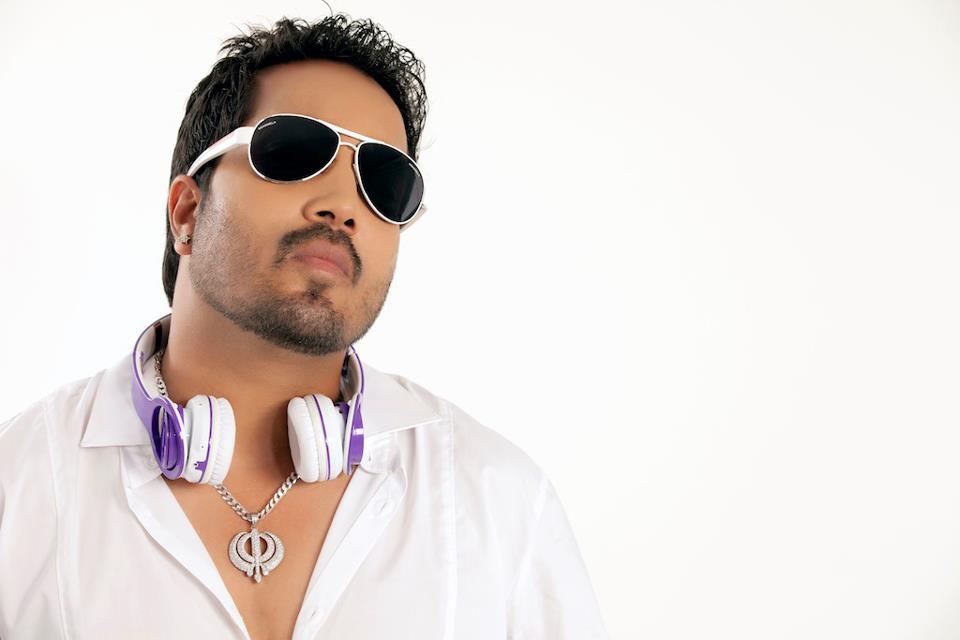 Mika Singh Hd Wallpaper - Mika Singh , HD Wallpaper & Backgrounds