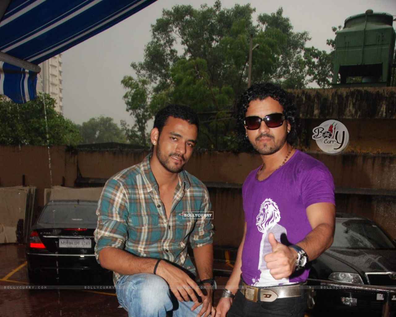 Bollywood Singer Mika Singh With Music Director Sharib - Vacation , HD Wallpaper & Backgrounds