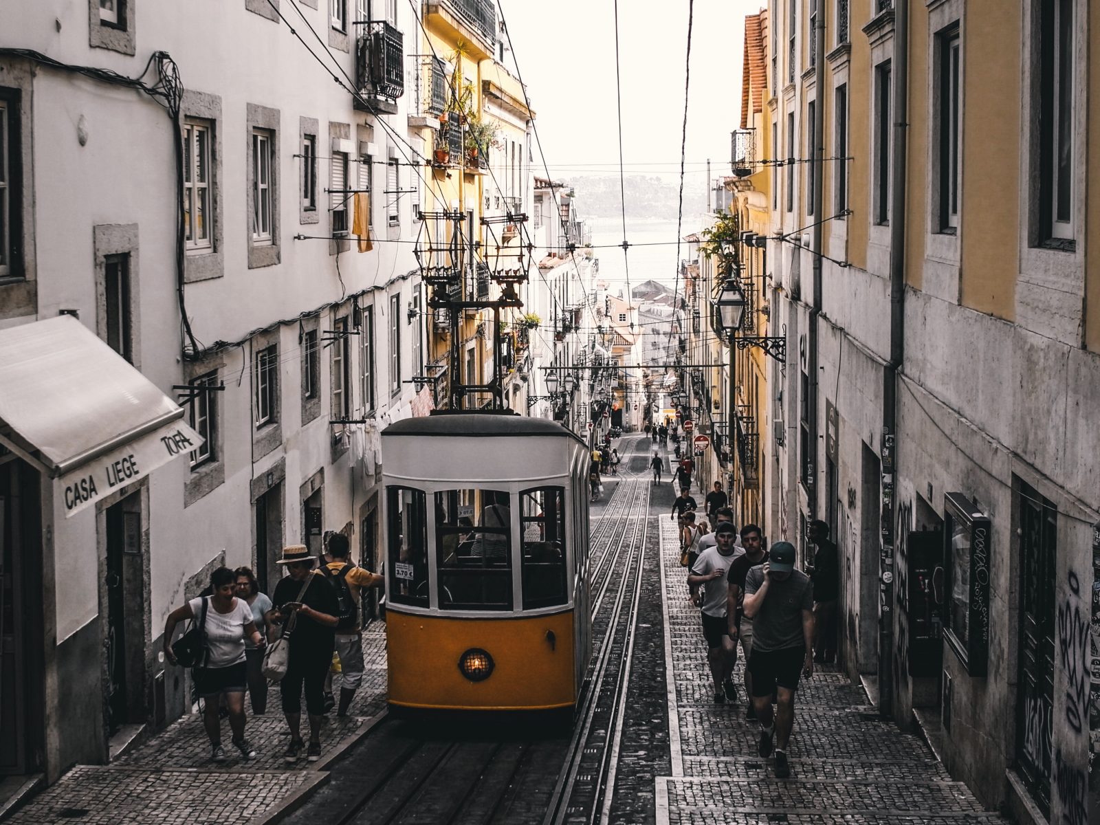 Lisbon, Portugal - Elevador Da Bica , HD Wallpaper & Backgrounds
