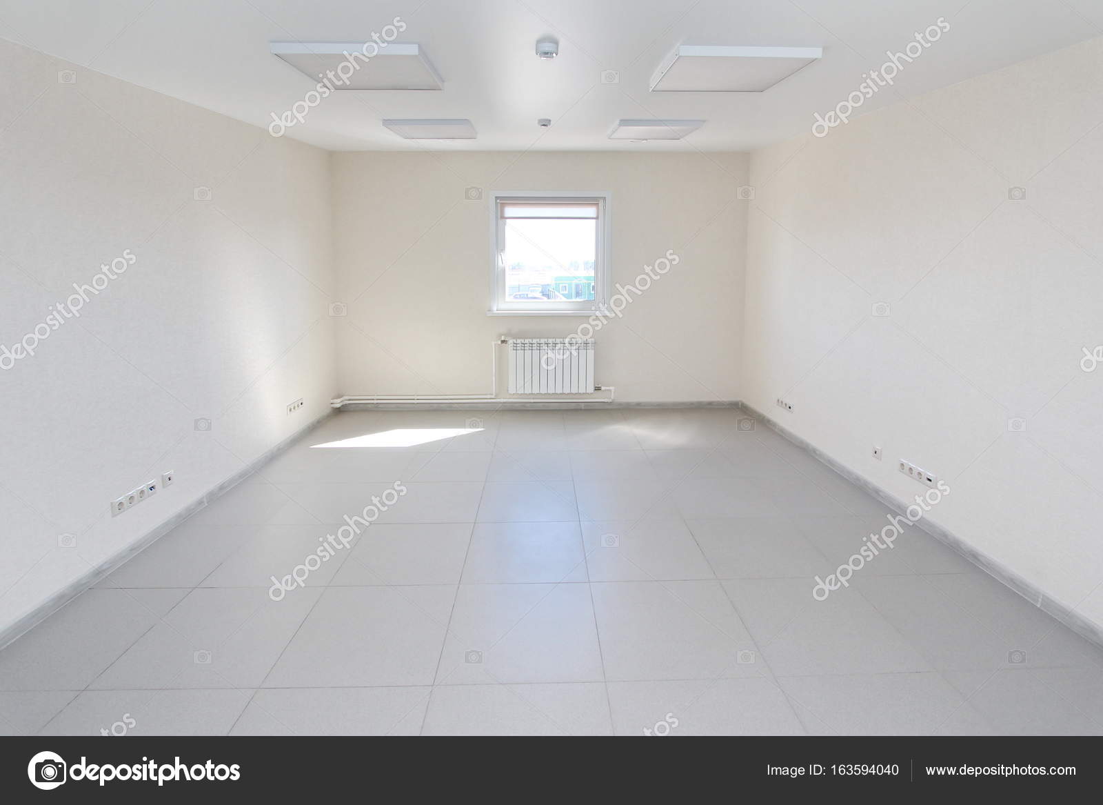 Interior Empty Office Light Room With White Wallpaper - Chambre Sans Meuble , HD Wallpaper & Backgrounds